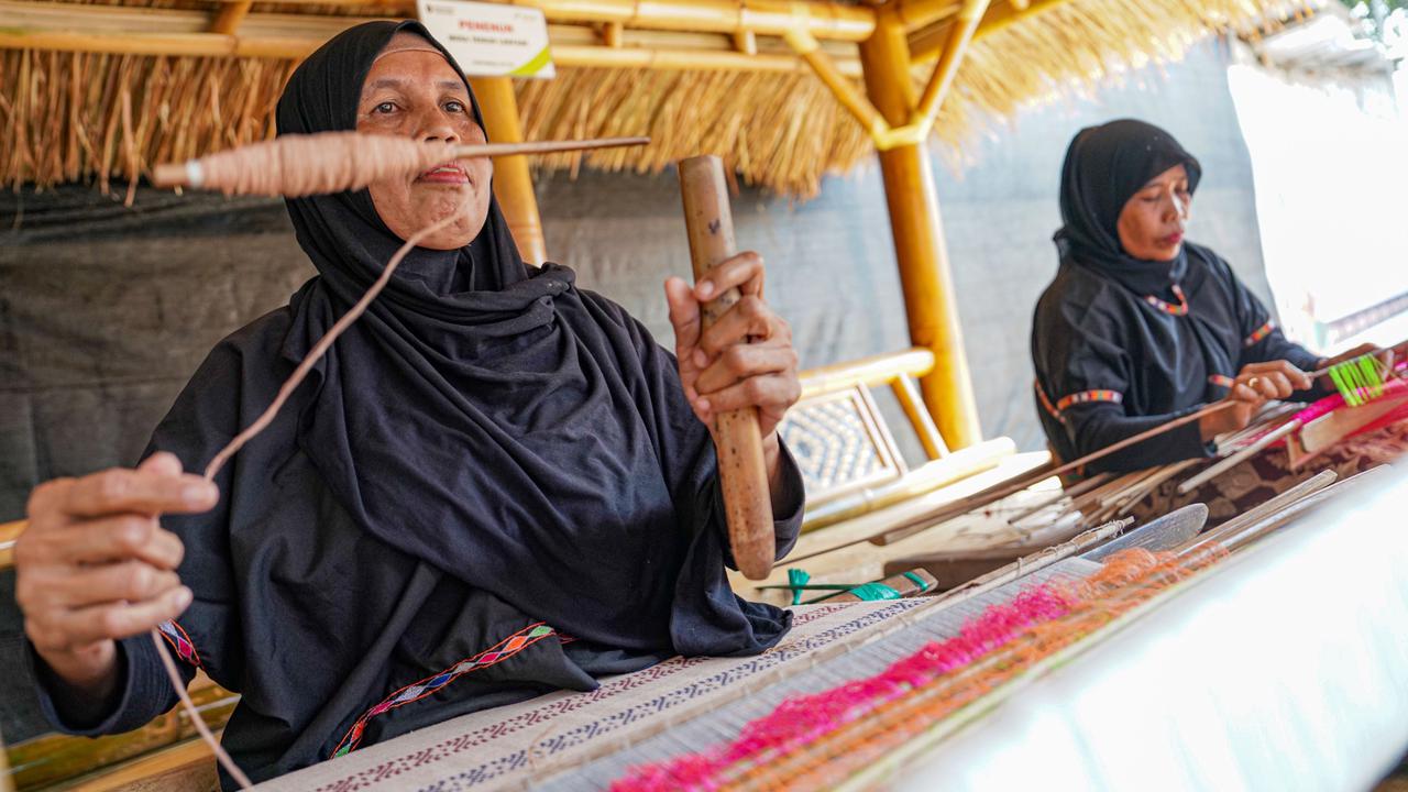 Skema Baru Mina Tenun Pertamina, Dongkrak Penghasilan Perempuan di Lombok