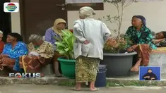 Pengungsi korban letusan Gunung Merapi, Sleman, Yogyakarta mulai terserang penyakit seperti ISPA, diare, hingga sakit mata.