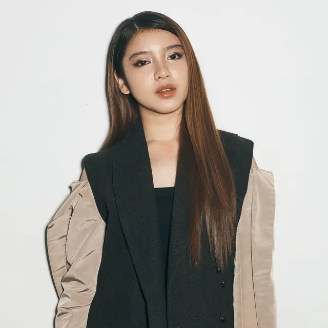 Hadiri Premiere Wajahnya Disorot, Ini 6 Gaya Makeup Tiara Andiri Polesan MUA Ternama