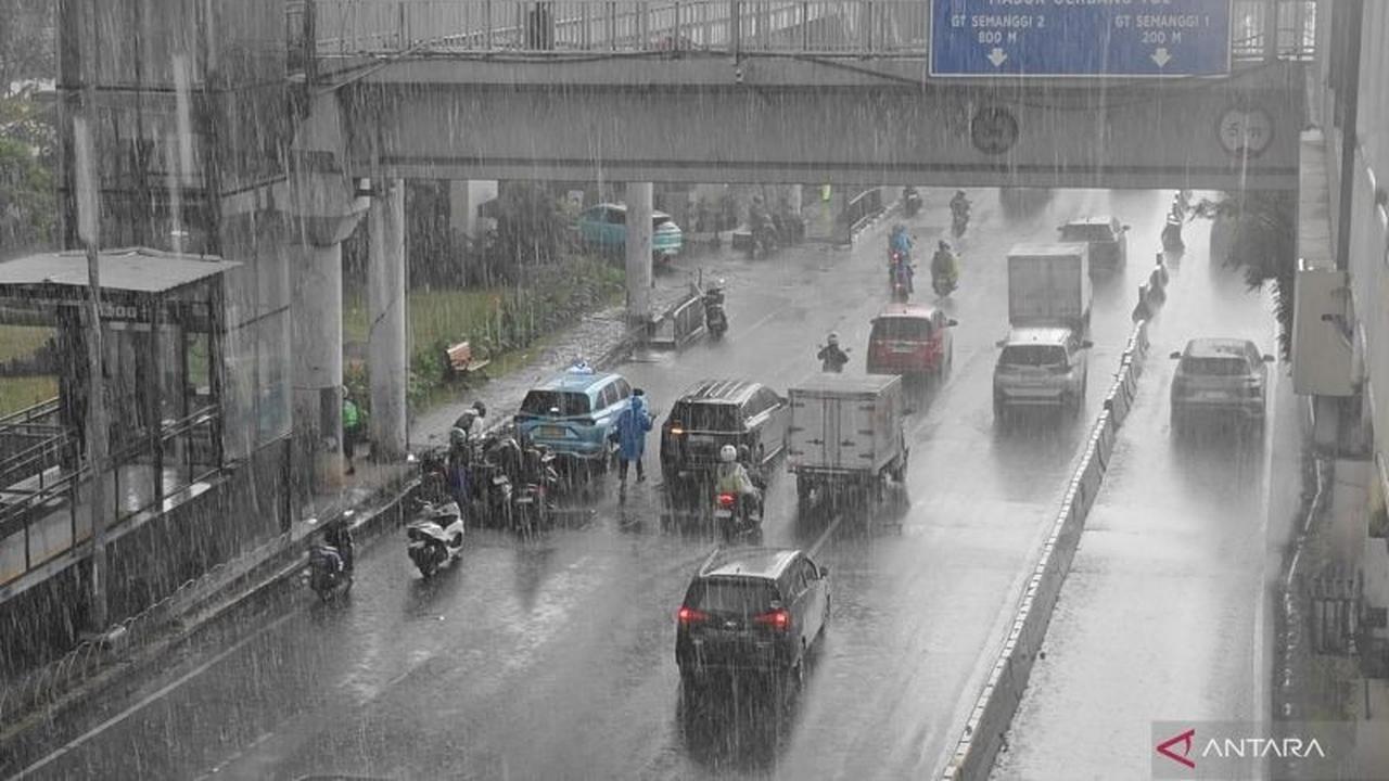 Prakiraan Cuaca Jakarta: BMKG Prediksi Hujan Ringan Sepanjang Senin, Waspada Potensi Hujan Sedang