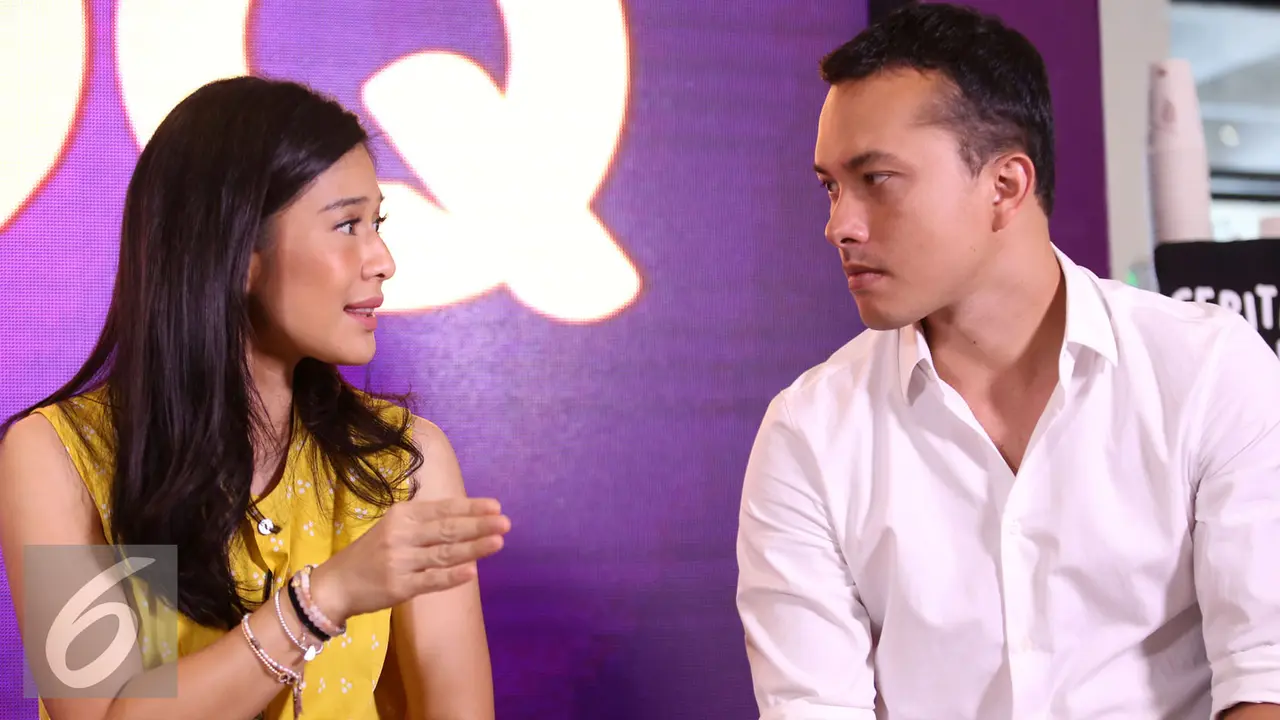 Dian Sastrowardoyo dan Nicholas Saputra