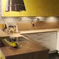 Dalam mendesain dapur ada istilah teknis yang disebut dengan golden triangle principle, yaitu posisi tiga fungsi alat dapur menyerupai sudut