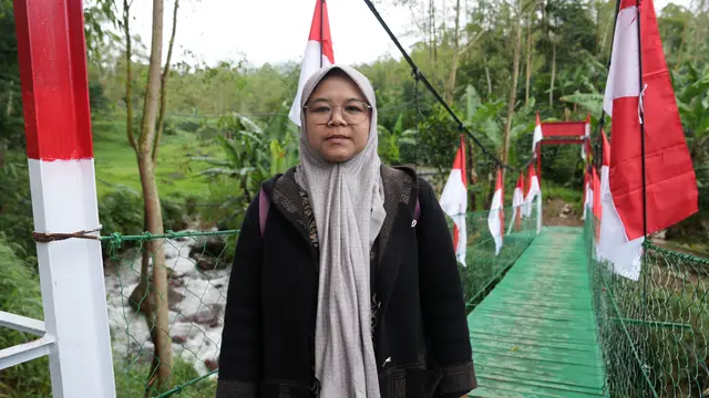Jembatan Gantung di Desa Sirnajaya, Kecamatan Cisurupan, Kabupaten Garut