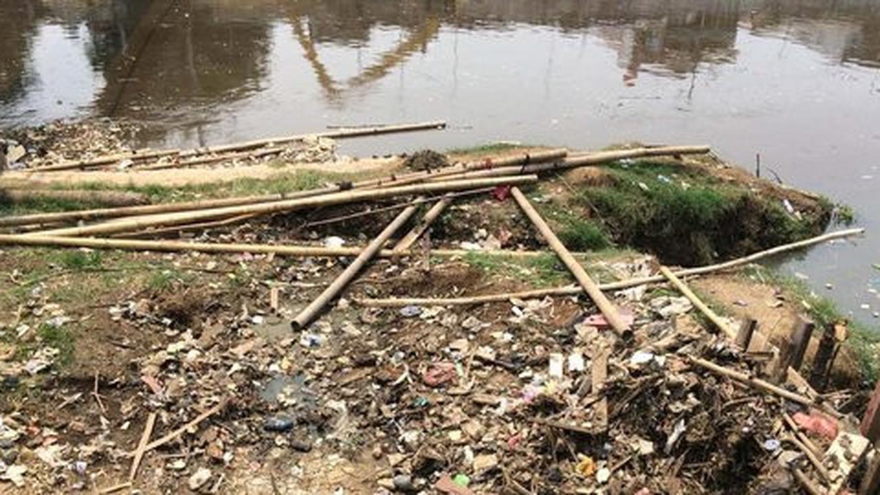 Musim hujan, sampah di Kanal Banjir Barat tak sebanyak tahun lalu