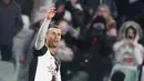 Striker Juventus, Cristiano Ronaldo merayakan gol yang dicetaknya ke gawang Parma pada lanjutan pertandingan Liga Serie A Italia di Stadion Allianz, Minggu (19/1/2020). Ronaldo memborong dua gol saat Juventus mengalahkan Parma dengan skor 2-1. (Fabio Ferrari/LaPresse via AP)