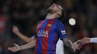Ekspresi pemain FC Barcelona, Paco Alcacer usai mecetak gol ke gawang Hercules pada laga Copa del Rey di Camp Nou, Barcelona,  (21/12/2016).  (AP/Manu Fernandez)