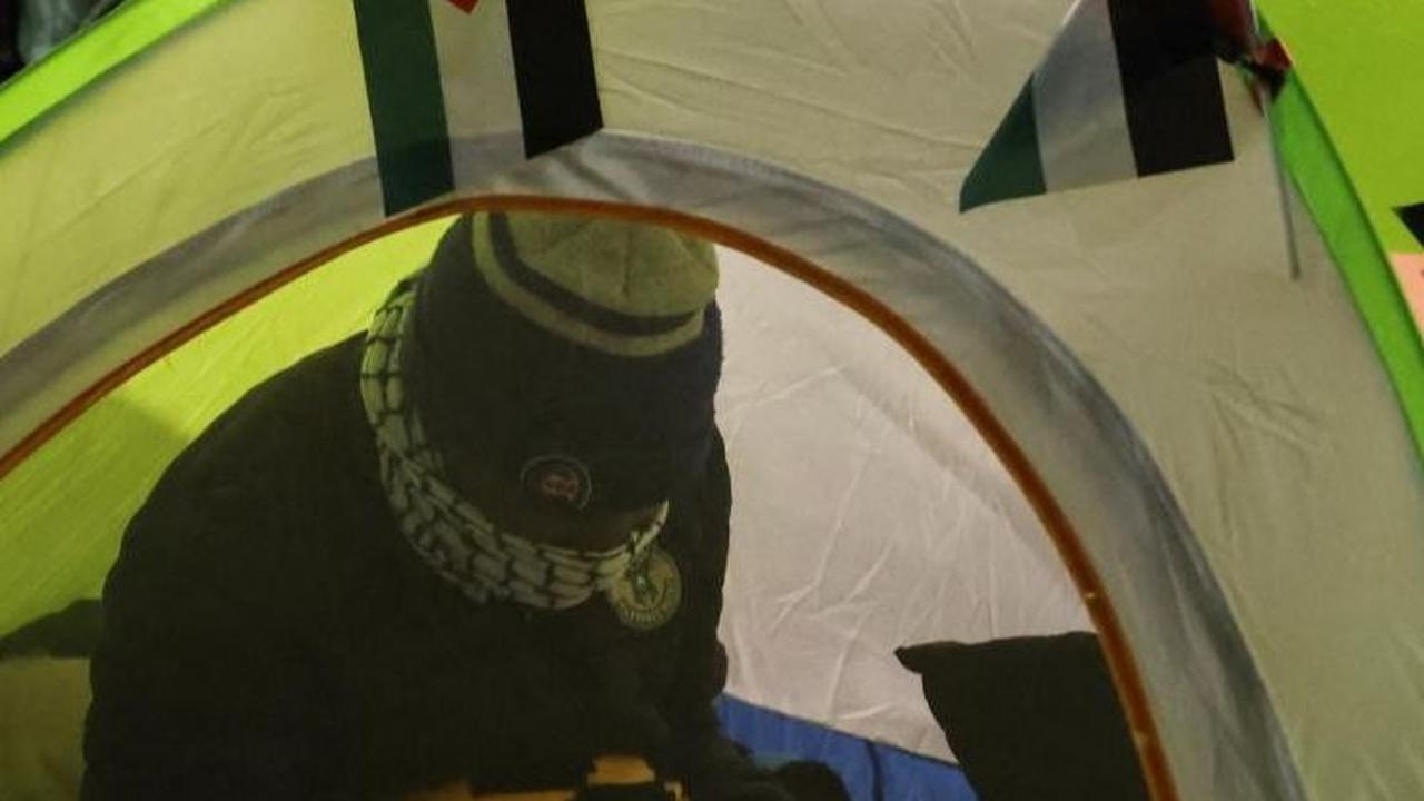 Pendirian tenda-tenda itu sebagai bentuk protes terhadap agresi Israel terhadap Gaza. Foto: REUTERS