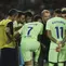 Pelatih Barcelona, Hansi Flick, memberikan arahan kepada para pemainnya dalam laga La Liga antara Levante dan Barcelona di Valencia, Spanyol, Sabtu, 23 Agustus 2025. (AP Photo/Alberto Saiz)