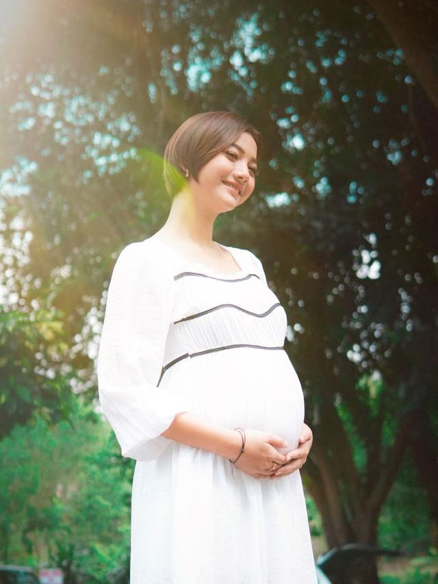 6 Potret Glenca Chysara Perankan Ibu Hamil, Pamer 'Baby Bump' Curi Perhatian