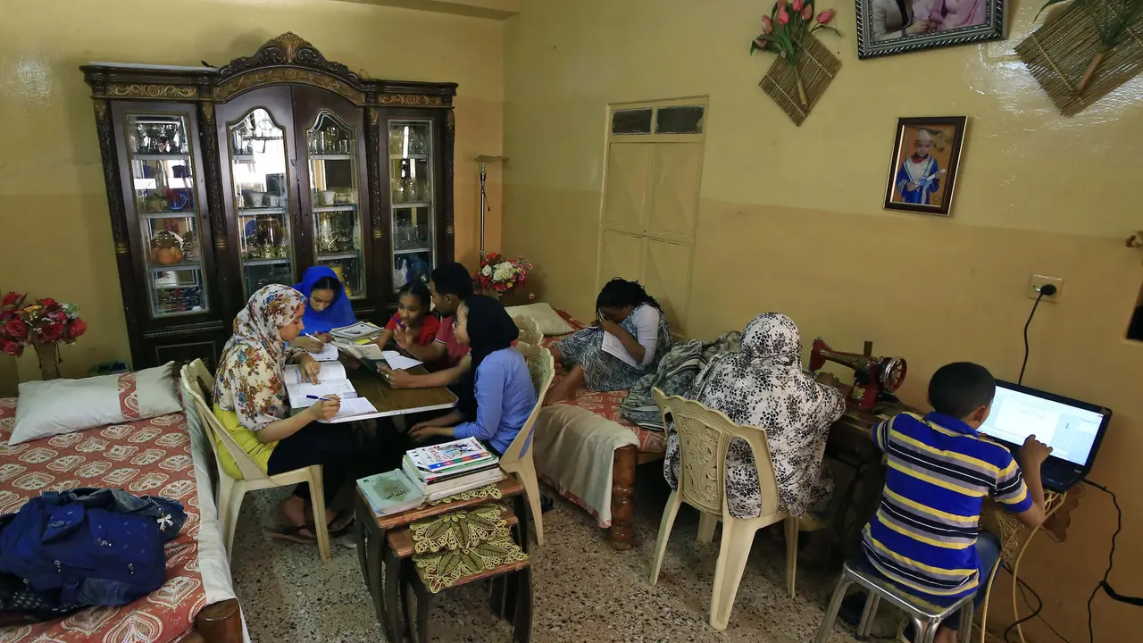 Aktivitas Warga Dunia Saat Pemberlakuan Larangan Keluar Rumah