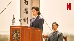 Seohyun berperan sebagai Nam Hee Shin, yang menjalani kehidupan ganda sebagai kepala Biro Kereta Api Gubernur Jenderal Korea dan seorang aktivis kemerdekaan. “Hee Shin menggunakan kecerdasannya dalam menggunakan senjata untuk mendapatkan informasi dari Jepang," kata dia. (Foto: Instagram/ netflixkr)