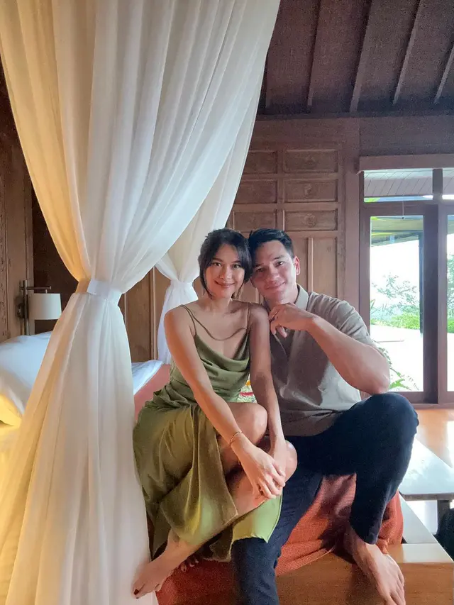 Gaya Serasi Nana Mirdad dan Andrew White Sebagai Couple Goals Selama 17 Tahun Menikah
