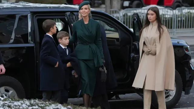Parade Busana ala Royal Family Melania Trump, Ivanka Trump, dan Arabella di Pelantikan Donald Trump, Duplikasi Gaya Kerajaan Inggris