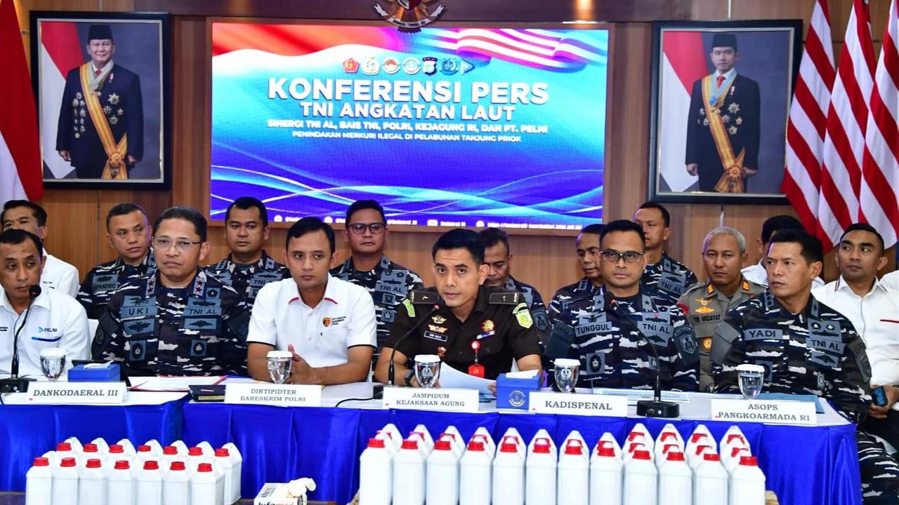 FOTO: TNI AL Gagalkan Penyelundupan Merkuri Ilegal Senilai Rp1,5 Miliar di Tanjung Priok