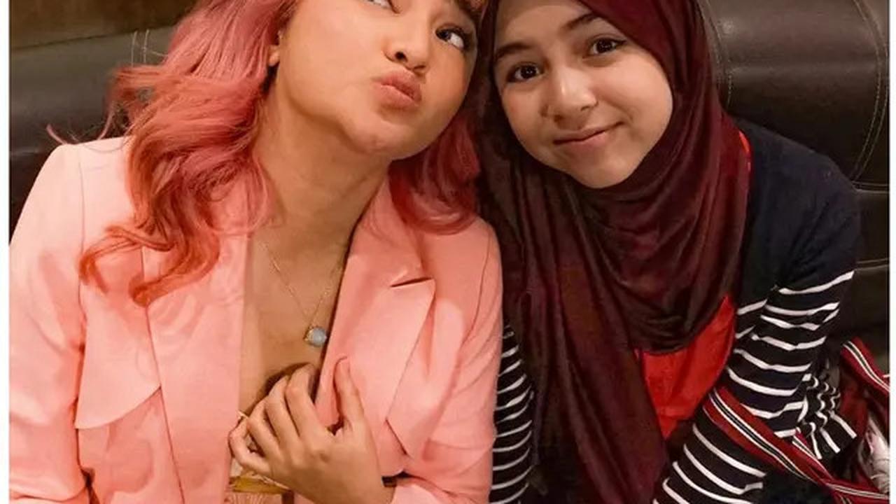 6 Potret Gaya Rambut Pink Marshanda saat Bareng Sienna, Rayakan Ultah ke-36