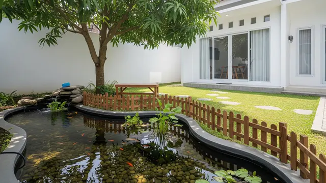 Desain Kolam Ikan Ramah Anak di Rumah Minimalis Model Mini di Halaman Belakang