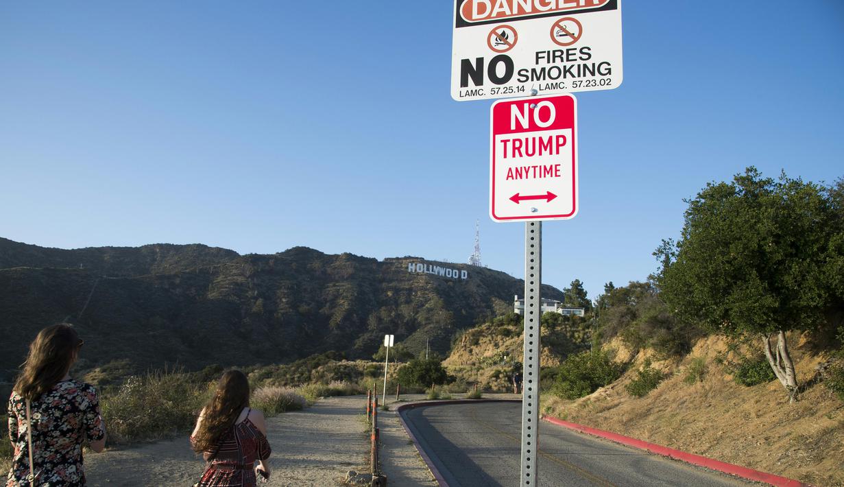  Rambu  No Trump Anytime Hebohkan Jalanan Hollywood Foto 