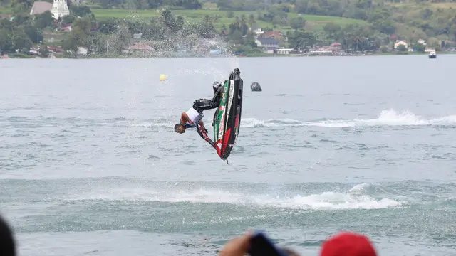 Aquabike Jetski World Championship di Danau TobaAquabike Jetski World Championship di Danau Toba menyedot sekitar tujuh puluh ribuan pengunjung