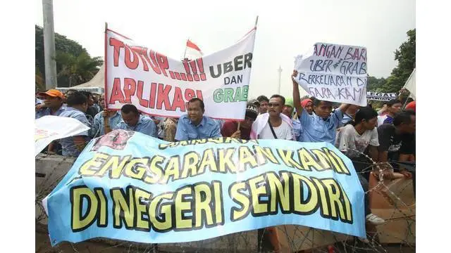 News Flash: Ribuan Sopir Taksi dan Bajaj Tuntut Tutup Angkutan Berbasis Online