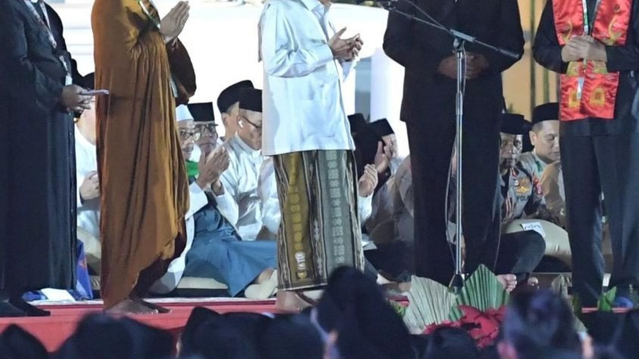 Mereka berkumpul untuk memanjatkan doa demi kesejahteraan dan kemajuan bangsa Indonesia. Foto: BPMI Setpres/Kris<br>