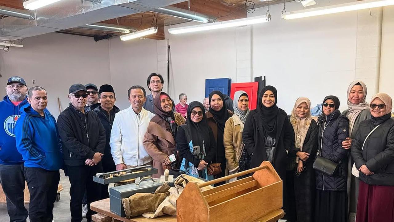 5 Potret Cindy Fatikasari dan Tengku Firmansyah Perlihatkan Masjid Indonesia Pertama di Kota Edmonton
