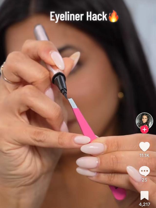 Trik Eyeliner. (foto: TikTok/mariaaiellohair).