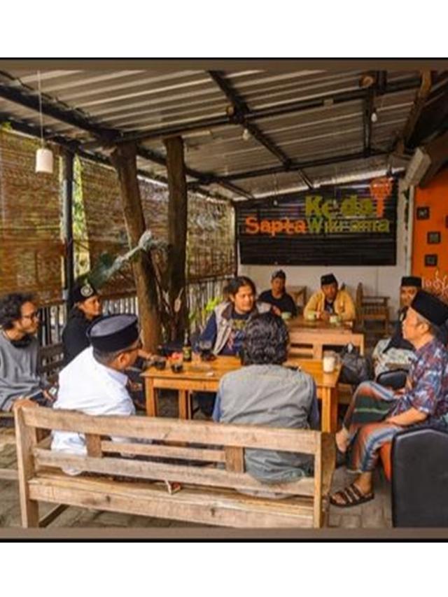 5 Potret Terbaru Ki Joko Bodo Usai Sembuh dari Sakit, Kini Pakai Alat Bantu Jalan