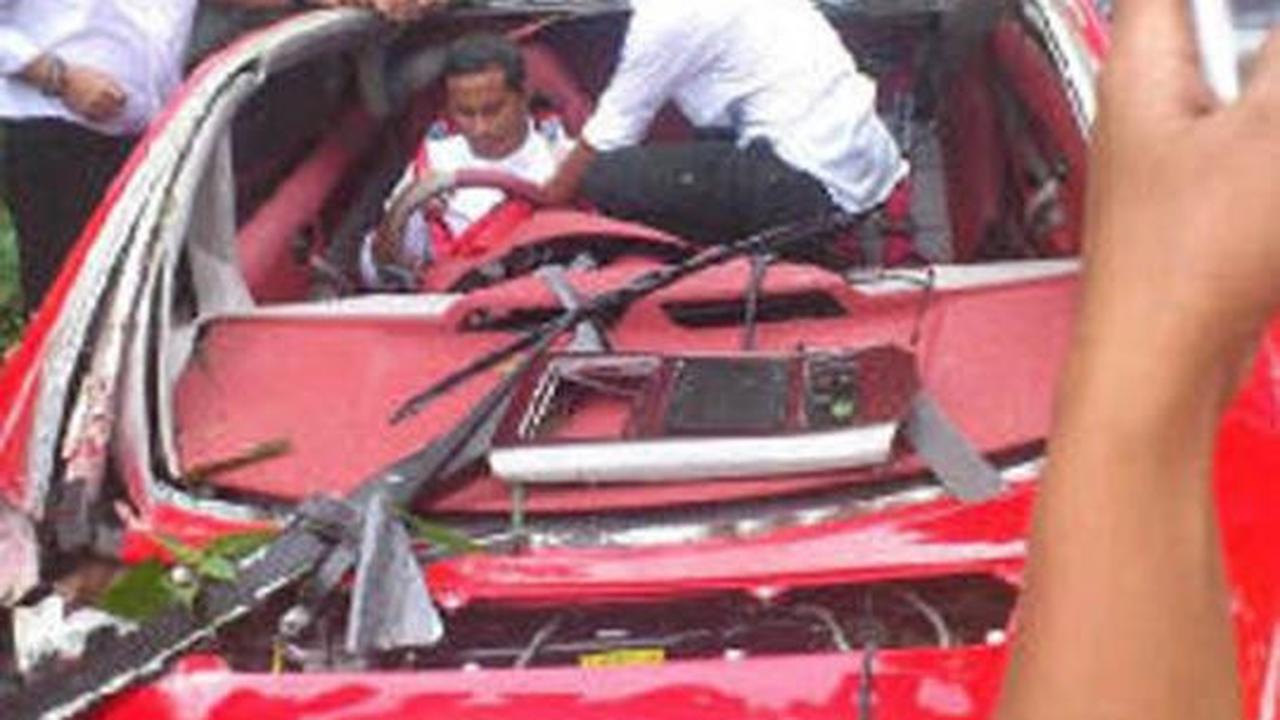 Rem blong, Menteri BUMN Dahlan Iskan tabrak tebing