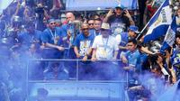 Persib Bandung berhasil meraih gelar juara musim ini secara back to back setelah Liga 1 2023/2024. Pangeran Biru menjuarai Liga 1 musim ini dengan mengoleksi 69 poin, hasil 19 kali menang, 12 imbang dan 3 kekalahan. (Bola.com/M Iqbal Ichsan)