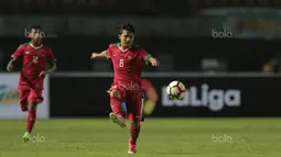 Pemain Timnas Indonesia U-19, Witan Sulaiman telah mencetak dua gol selama babak penyisihan grup di ajang AFF U-18 Myanmar.  (Bola.com/Nicklas Hanoatubun)