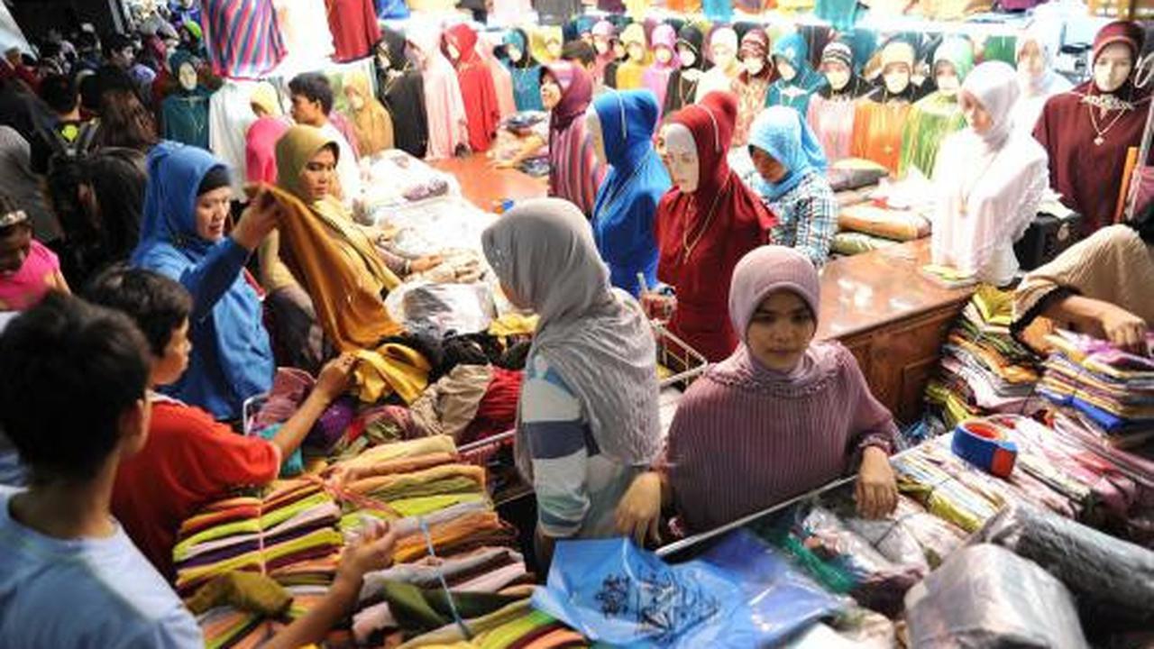 Berburu pakaian lebaran di Pasar Tanah Abang