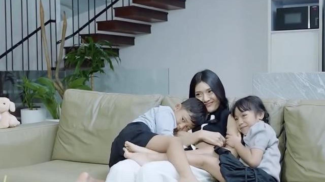 Potret Ruang TV Rumah Raditya Dika dan Anissa Aziza, Desain Modern Minimalis