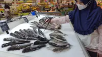 Kementerian Kelautan dan Perikanan (KKP) memastikan ketersediaan ikan selama Ramadhan dan Lebaran tahun ini tercukupi. Berdasarkan data analisis kebutuhan, diperkirakan permintaan ikan selama Maret dan April 2024 mencapai 2,46 juta ton. Sementara ketersediaan ikan dalam kurun waktu tersebut diperkirakan sebesar 3,10 juta ton. (Dok. KKP)