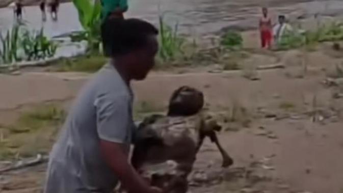 Geger Temuan Kerangka Manusia Hanyut Tersangkut Kayu, Diduga Korban Banjir Tapsel 2025