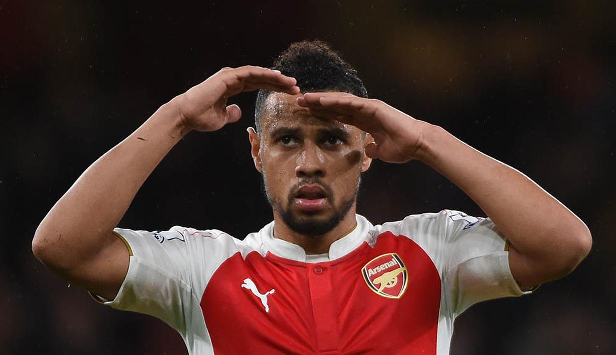 Gelandang Bertahan -  Francis Coquelin (Arsenal), dirinya memiliki penampilan yang lebih stabil dibanding dua gelandang bertahan milik MU, Morgan Schneiderlin dan Bastian Schweinsteiger. (EPA/Will Oliver)