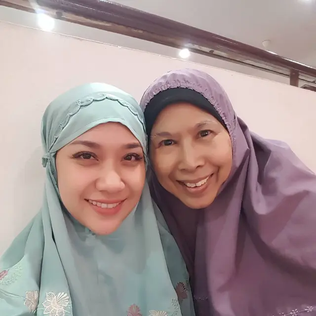 6 Momen Kebersamaan Bunga Citra Lestari dan Ibu Mertua, Penuh Kehangatan