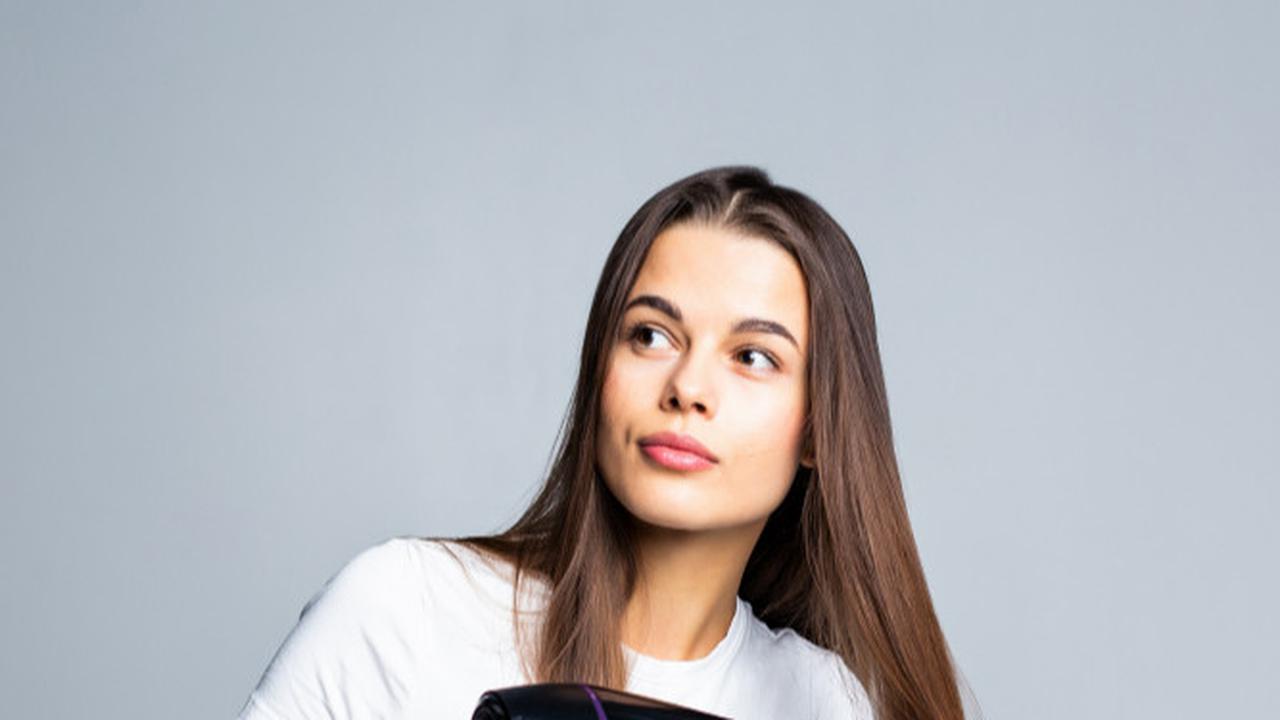 Hair Dryer yang Memiliki Teknologi yang Membantu Mengurangi Frizz Hair
