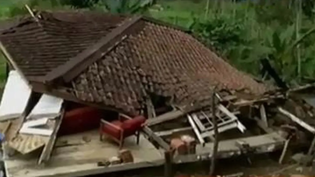 Rumah Ambruk