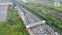 Contraflow masih diberlakukan di Tol Cikampek dari Km 47 atau setelah Layang MBZ hingga Km 72 atau di GT Cikampek Utama. (Liputan6.com/Angga Yuniar)