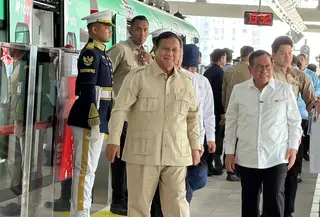 Presiden Prabowo Subianto Jajal LRT Rute Baru Kelapa Gading-Manggarai Bersama Pramono Anung