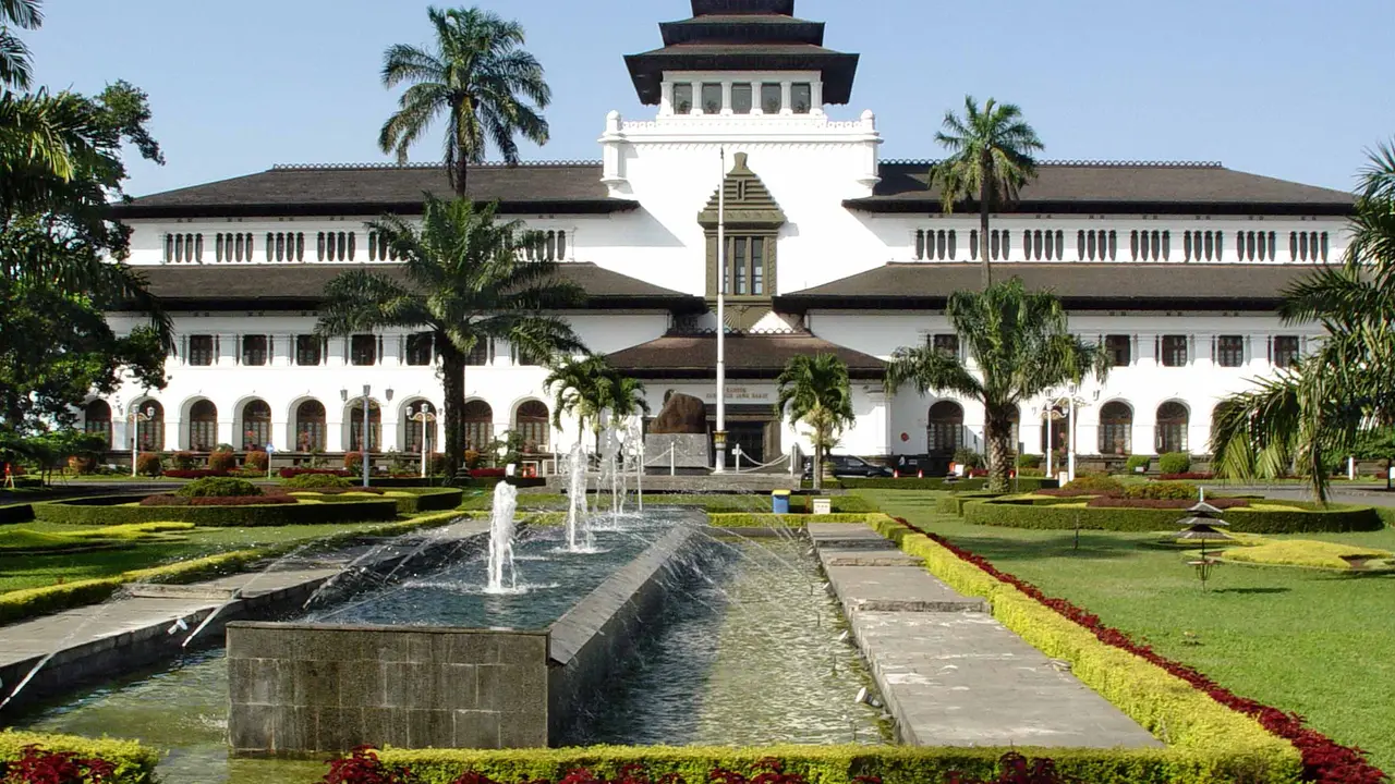 Napak Tilas Lewat Wisata Gedung Bersejarah di Bandung