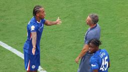 Chelsea sukses mengukuhkan diri sebagai juara Piala Dunia Antarklub 2025. The Blues menumbangkan PSG dengan kemenangan dominan 3-0 di MetLife Stadium, New Jersey, Senin (14/7/2025) dini hari WIB. (AFP/Charly Triballeau)