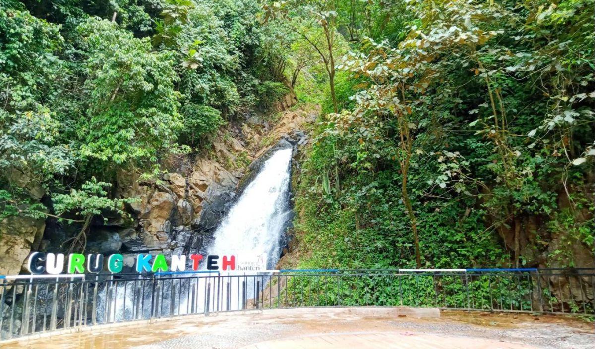Curug Cikanteh di Desa Wisata Cikatomas, Cilograng, Lebak