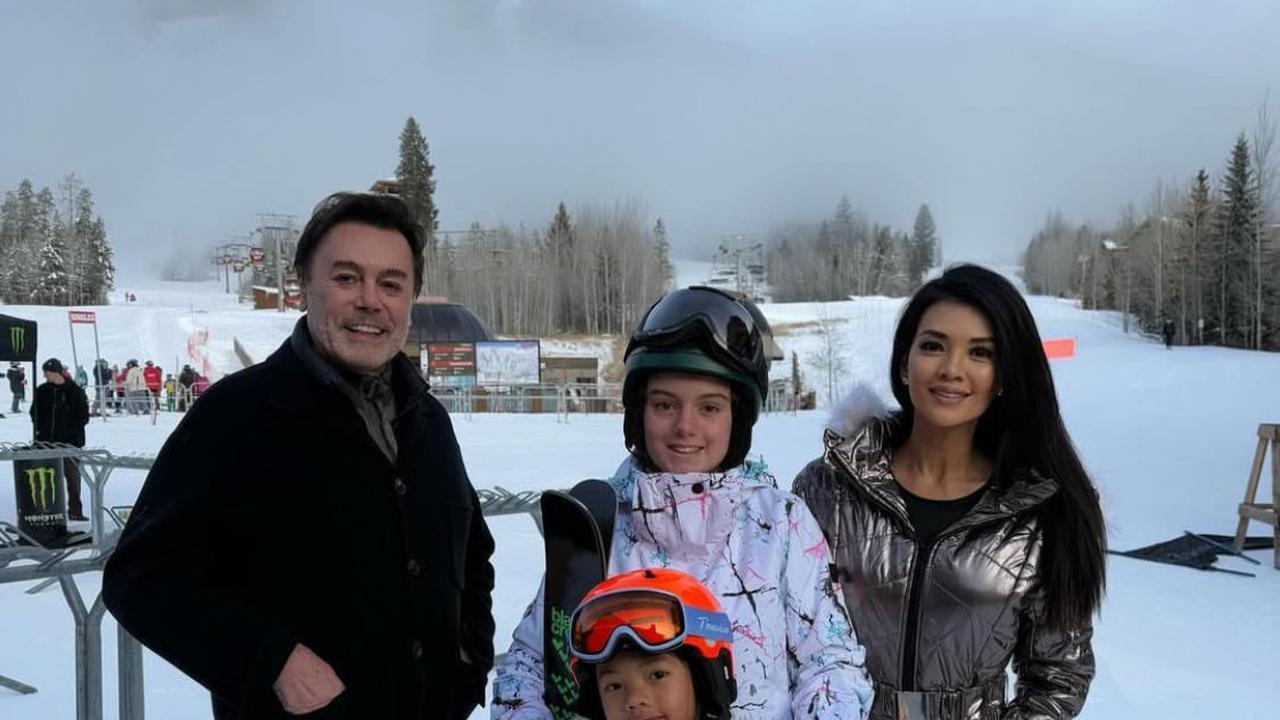 7 Potret Farah Quinn dan Keluarga Nikmati Liburan Musim Dingin, Snowboard Hingga Momen Santai!