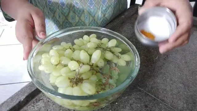Tidak Pakai Tepung, Ini Cara Bersihkan Lilin dan Pestisida pada Anggur Menggunakan 2 Bahan Dapur