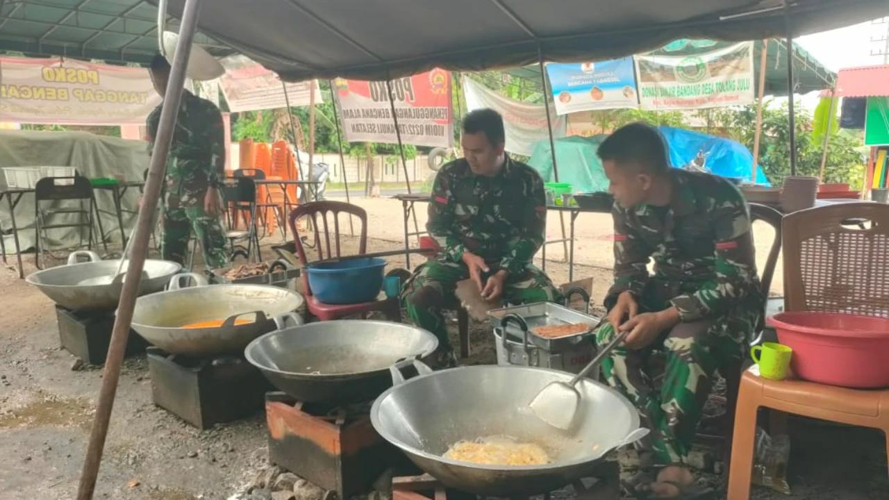 Satgas Bekangdam I/BB Operasikan Dapur Umum untuk Warga Terdampak Banjir di Tolang Julu