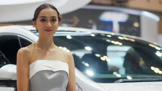 Kumpulan Potret SPG Cantik yang Mewarnai GIIAS 2023 (Amal/Liputan6.com)