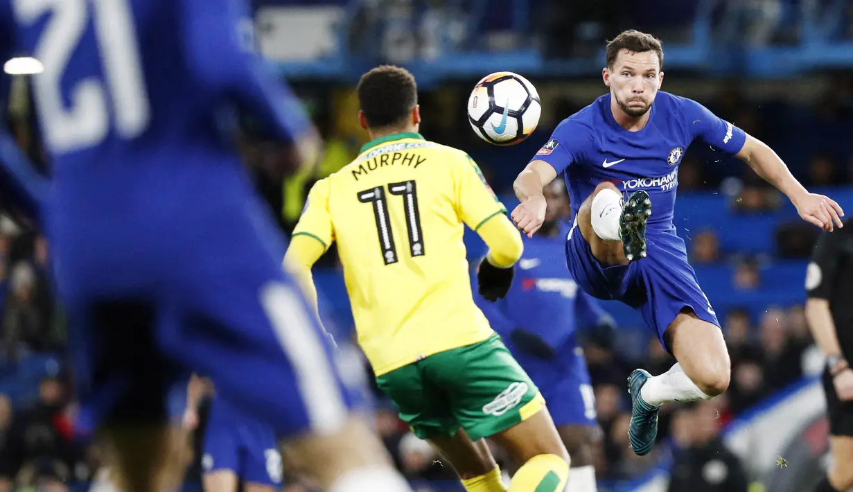 Danny Drinkwater - Pemain yang dibeli dari Leicester City pada bursa transfer musim panas 2017 itu menelan biaya 37,9 juta euro. Namun selama berseragam Chelsea ia tidak mampu menunjukkan performa yang diharapkan sehingga Drinkwater pun dipinjamkan ke berbagai klub. (Foto: AFP/Adrian Dennis)