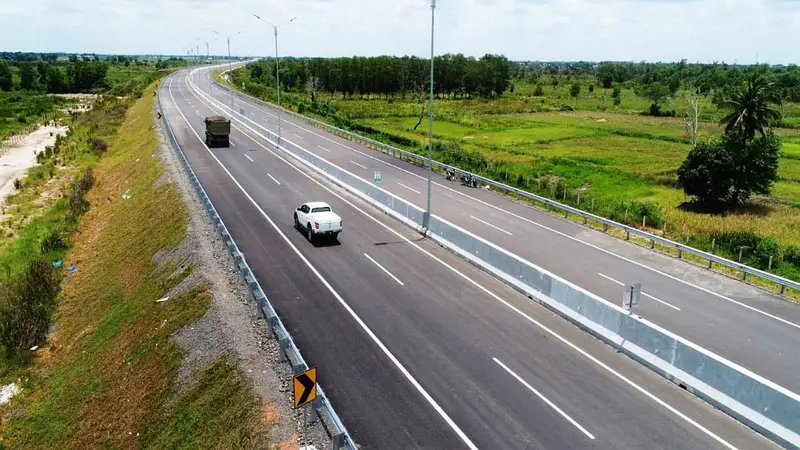 Pembangunan jalan tol Kayu Agung-Palembang-Betung seksi 1 Kayu Agung-Jakabaring sepanjang 33,5 km. (Foto: Kementerian PUPR)