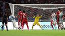 <p>Pemain&nbsp;Timnas Argentina,&nbsp;Christian Romero (kiri) berhasil menjebol gawang Timnas Indonesia dalam pertandingan FIFA Matchday 2023 di Stadion Utama Gelora Bung Karno, Jakarta, Senin (19/6/2023). (Bola.com/Bagaskara Lazuardi)</p>